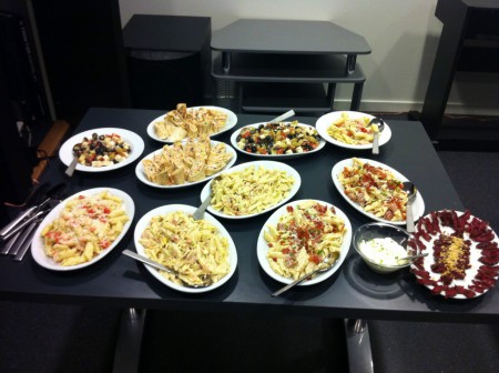 Rechts unten: Unser carpaccio. Die Filetsteaks die wir kurz angebraten haben, habens nicht bis zum Buffet geschaft. Ups.